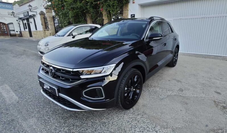 
								Wolkswagen T-ROC full									