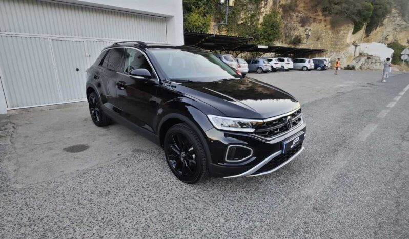 
								Wolkswagen T-ROC full									