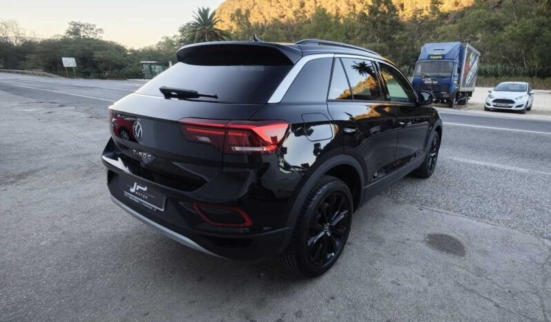 
								Wolkswagen T-ROC full									