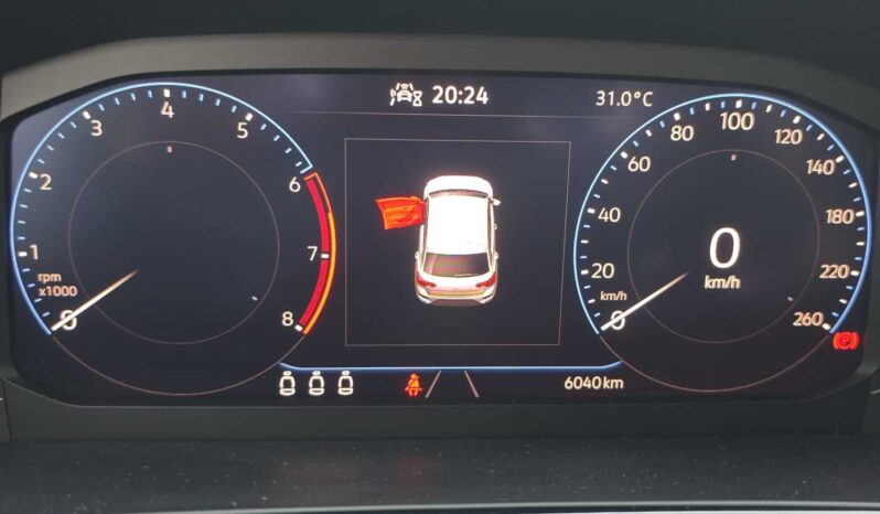 
								Wolkswagen T-ROC full									